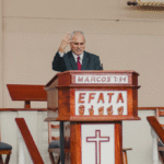 Pastor Jorge Pozo predicando en la Iglesia Bautista Efata